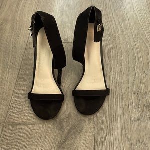 Classy heeled shoes with one strap